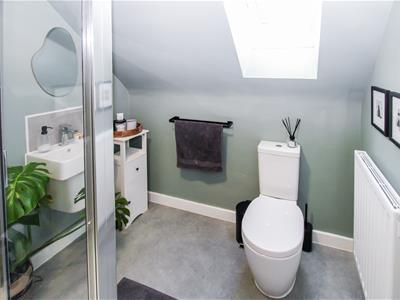 EN SUITE SHOWER ROOM/W.C.